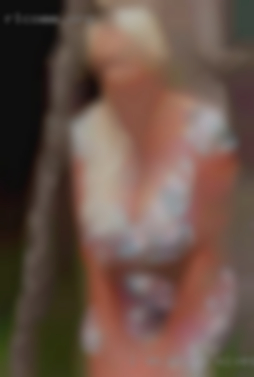I am very sweet and white wives swingers attentive.